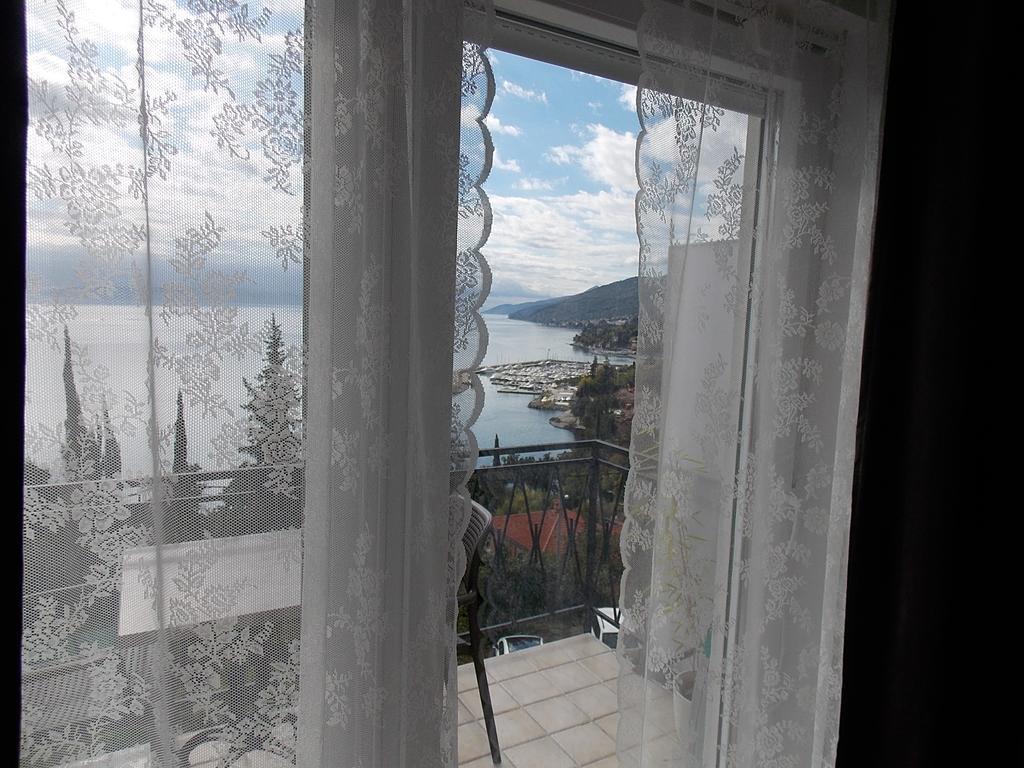 Apartment Ellalinda Опатия Екстериор снимка