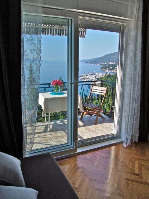 Apartment Ellalinda Опатия Екстериор снимка